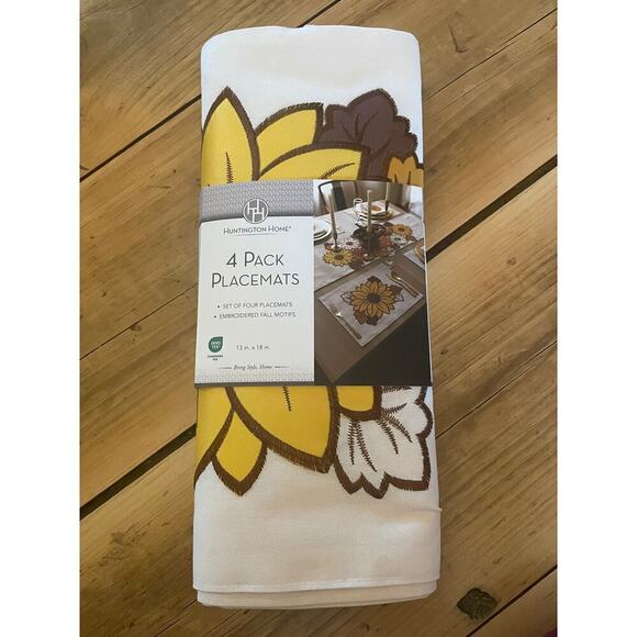 NEW! 4 pack Huntington home placemats.Embroidered.Sunflower.Flower. 13x18in - Picture 1 of 3